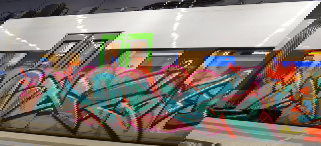 Graffiti Train - Photo by Hall3rOT - MONE