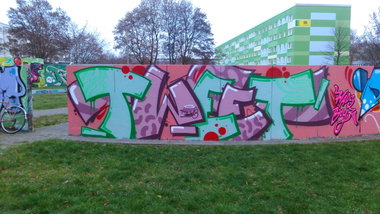 Graffiti Wall - Photo by Hallunken - Tweet (2016)