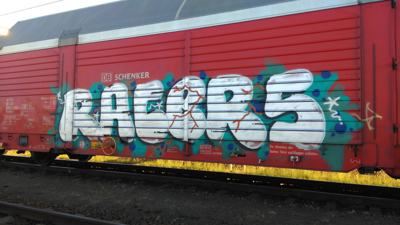 Graffiti Train - Photo by Hallunken - Racers