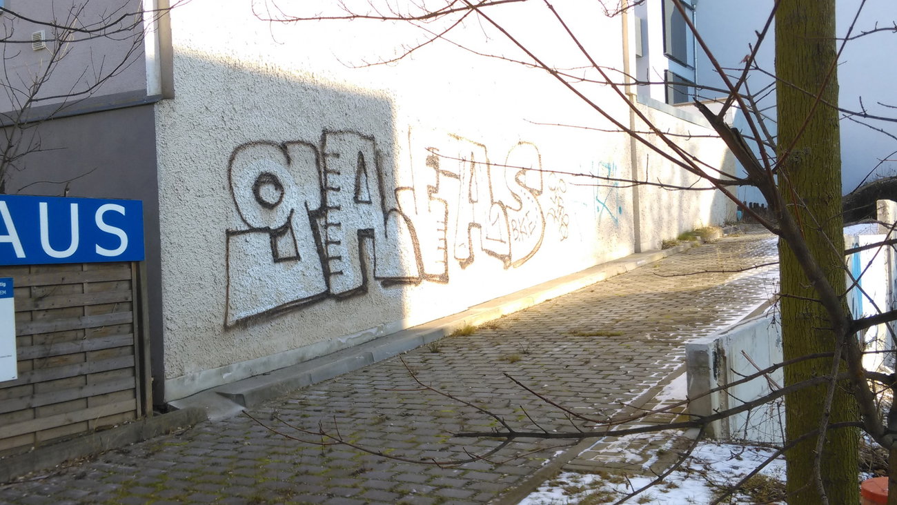 Graffiti Wall - Photo by Hallunken - gafas (2017)