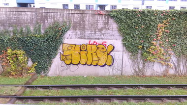 Graffiti Bombing - Photo by Hallunken - Deniro (2016)