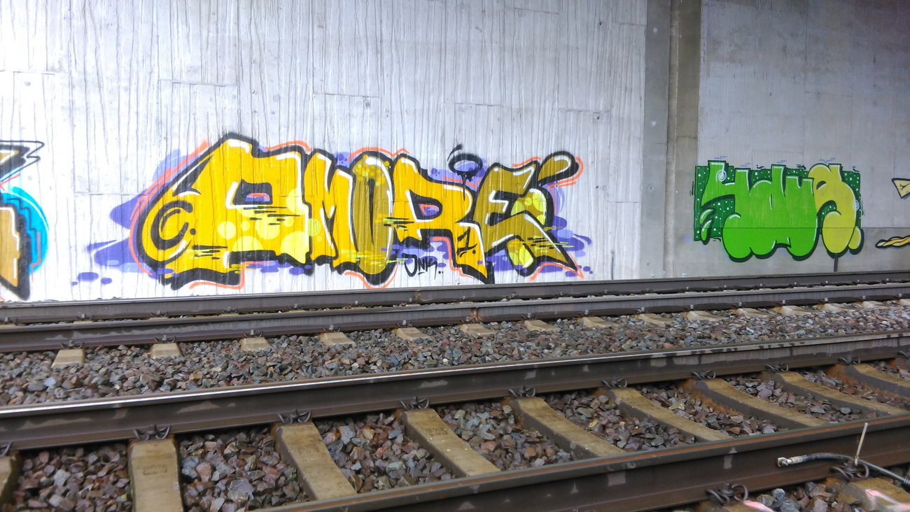 Graffiti Wall - Photo by Hallunken - AMORE, YDUS (2016)
