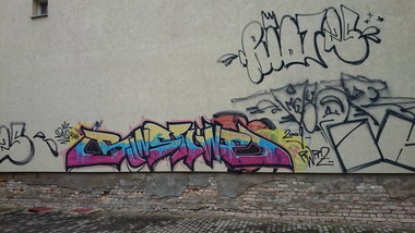 Graffiti Bombing - Photo by Hallunken - Sunshine, Rwrz (2009)