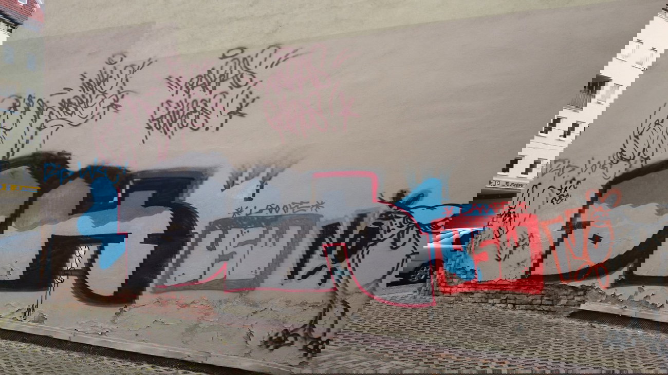 Graffiti Bombing - Photo by Hallunken - DK