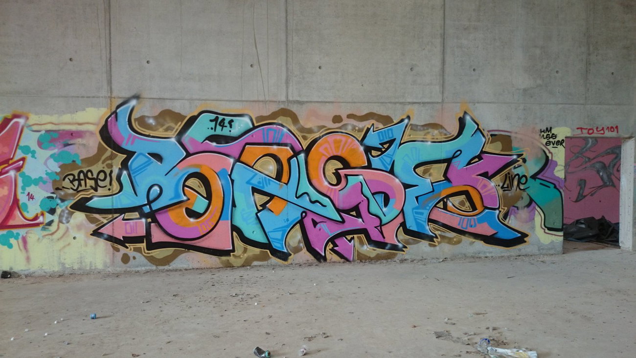 Graffiti Wall - Photo by Hallunken - Base (2014)
