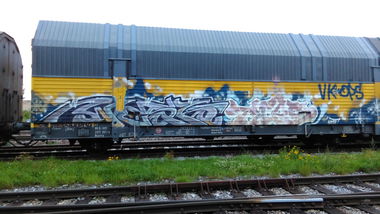 Graffiti Train - Photo by Hallunken - wesk, tmes