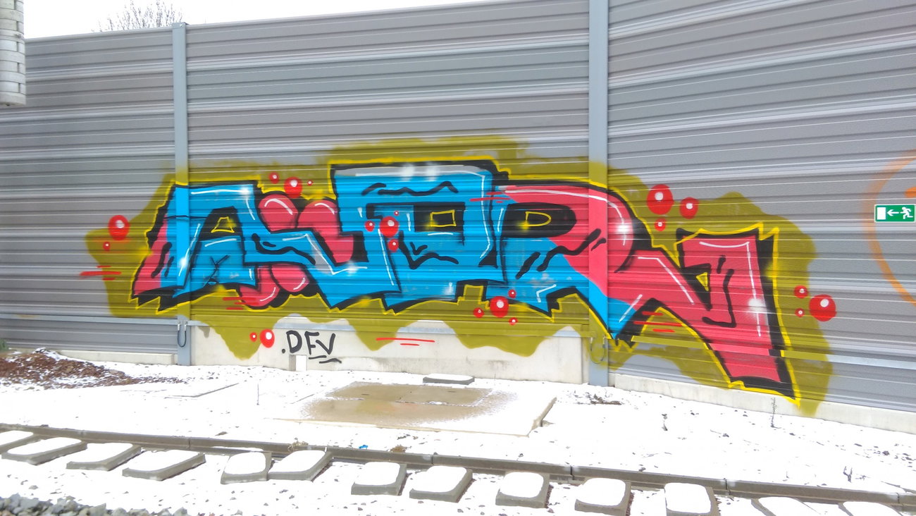 Graffiti Wall - Photo by Hallunken - NIER (2016)