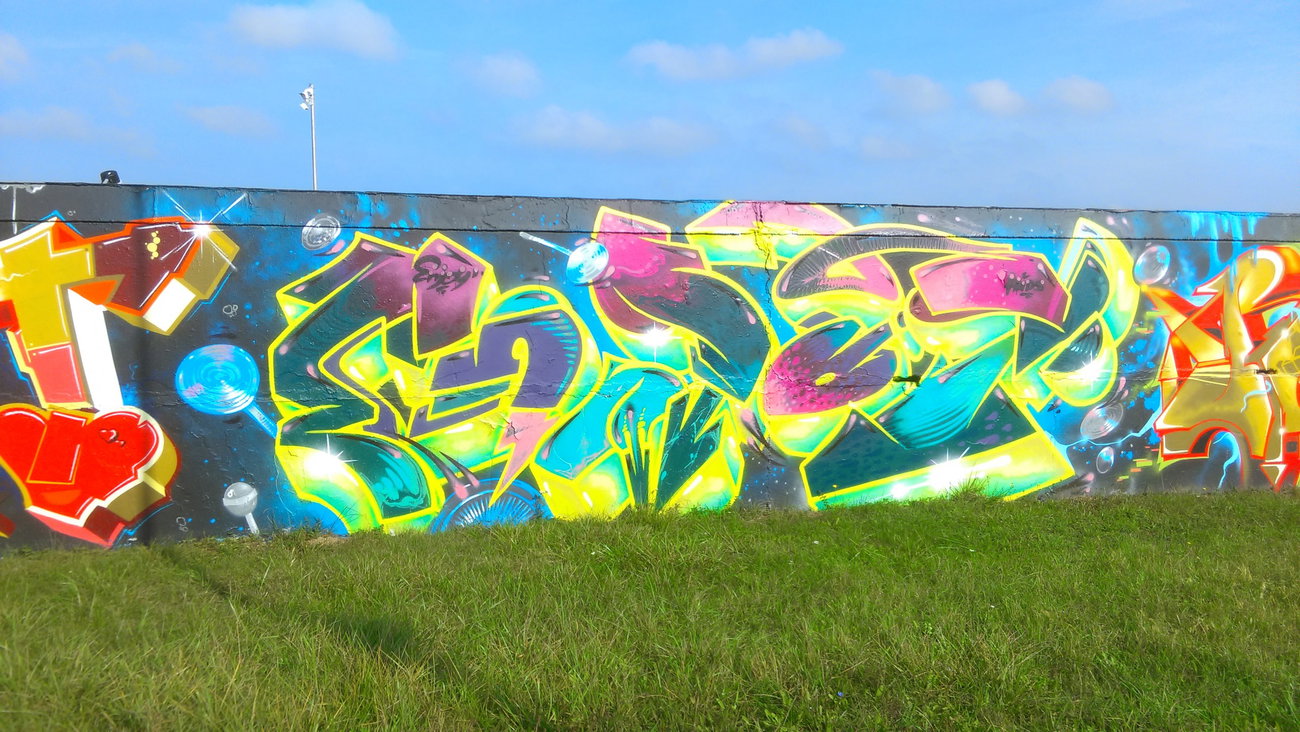 Graffiti Wall - Photo by Hallunken - ENJOY (2016)