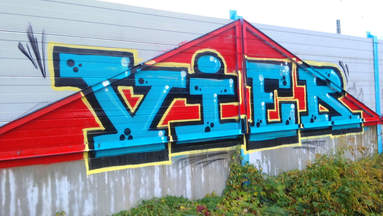 Graffiti Wall - Photo by Hallunken - VIER