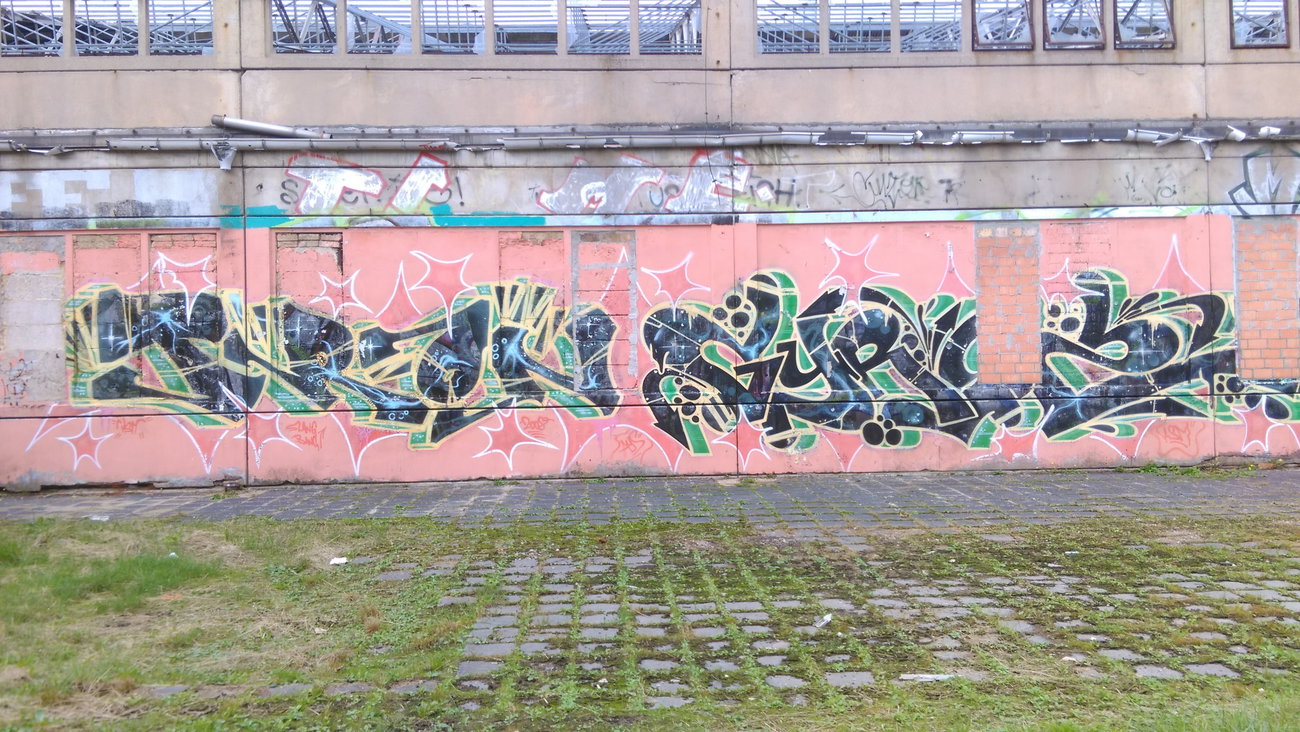 Graffiti Wall - Photo by Hallunken - TRON, Gyros