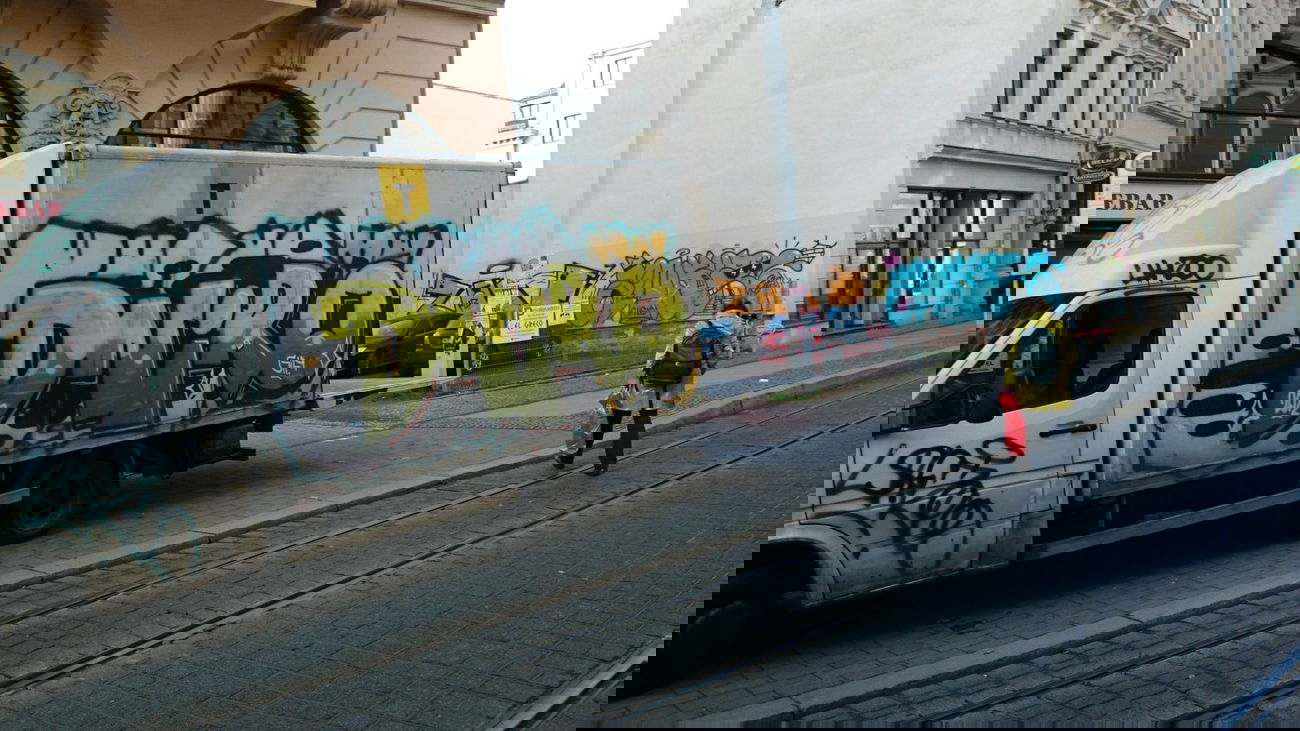 Graffiti Bombing - Photo by Hallunken - Dniro (2012)