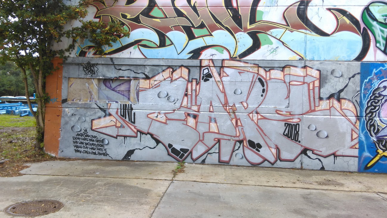 Graffiti Wall - Photo by Hallunken - Caps (2008)