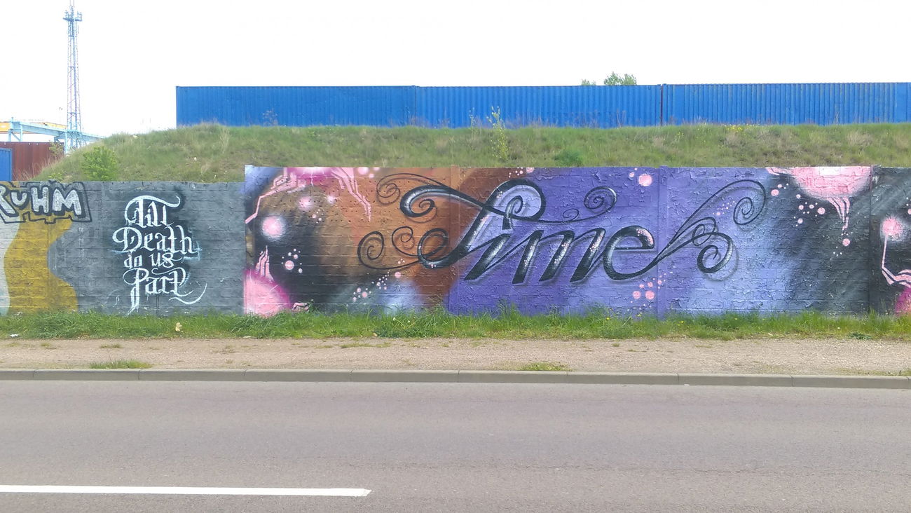 Graffiti Wall - Photo by Hallunken - Time