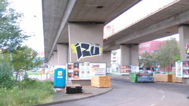 Graffiti Bombing - Photo by Hallunken - IZU (2016)