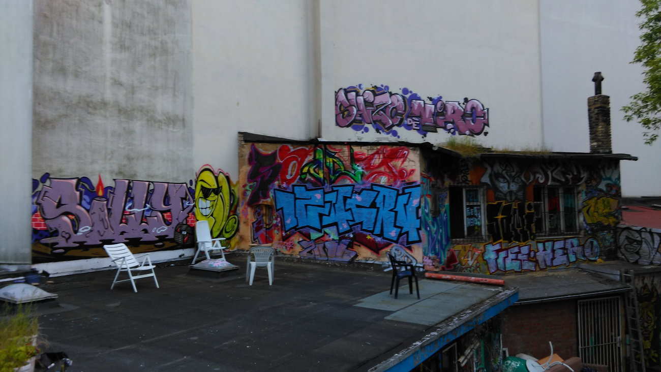 Graffiti Wall - Photo by Hallunken - Silly (2016)