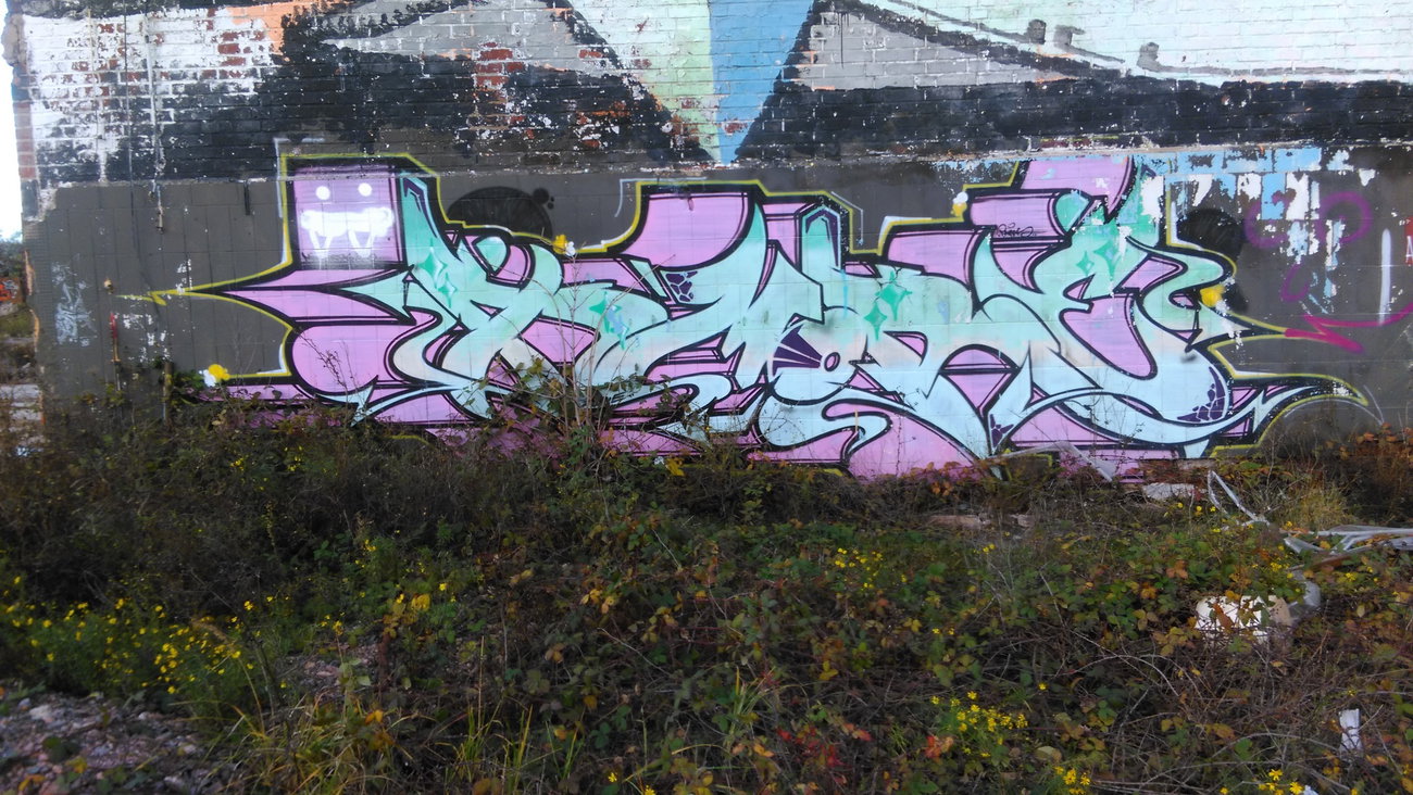 Graffiti Wall - Photo by Hallunken - Amore