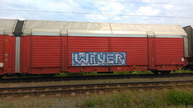Graffiti Train - Photo by Hallunken - waver