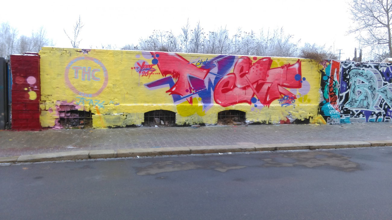 Graffiti Wall - Photo by Hallunken - tweet (2017)