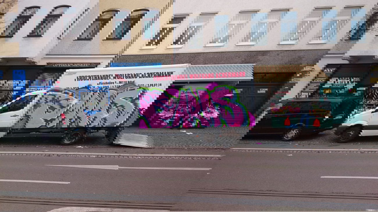 Graffiti Bombing - Photo by Hallunken - Paras, ink (2014)