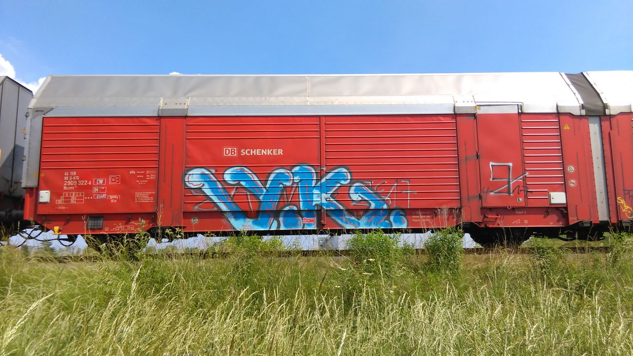Graffiti Train - Photo by Hallunken - YK