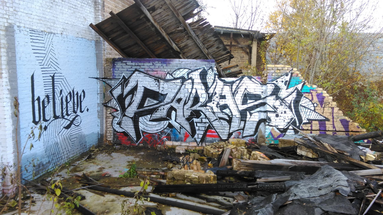 Graffiti Wall - Photo by Hallunken - PARAS (2016)