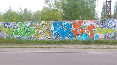 Graffiti Wall - Photo by Hallunken - BASE