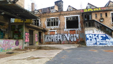 Graffiti Bombing - Photo by Hallunken - VCR, BKE (2016)