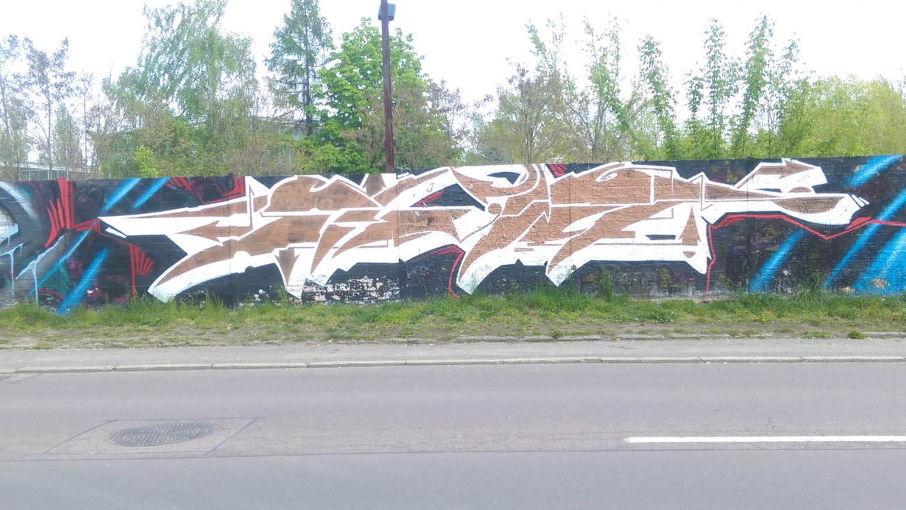 Graffiti Wall - Photo by Hallunken - Time