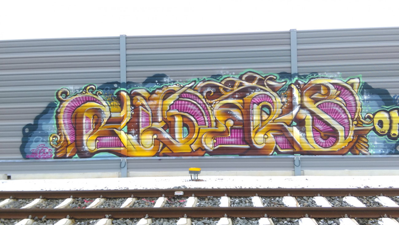 Graffiti Wall - Photo by Hallunken - RIDERS (2016)