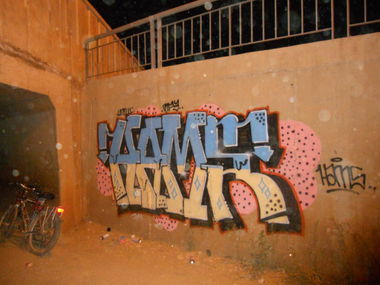 Graffiti Bombing in Fes - Photo by Hams - morocco (2013)