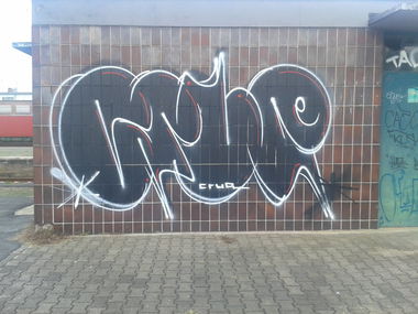 Graffiti Wall - Photo by Handykamera - crue, Crue, Gross
