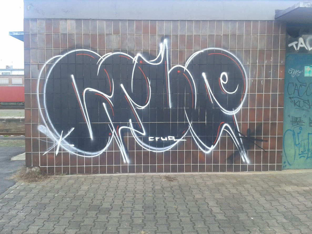 Graffiti Wall - Photo by Handykamera - crue, Crue, Gross