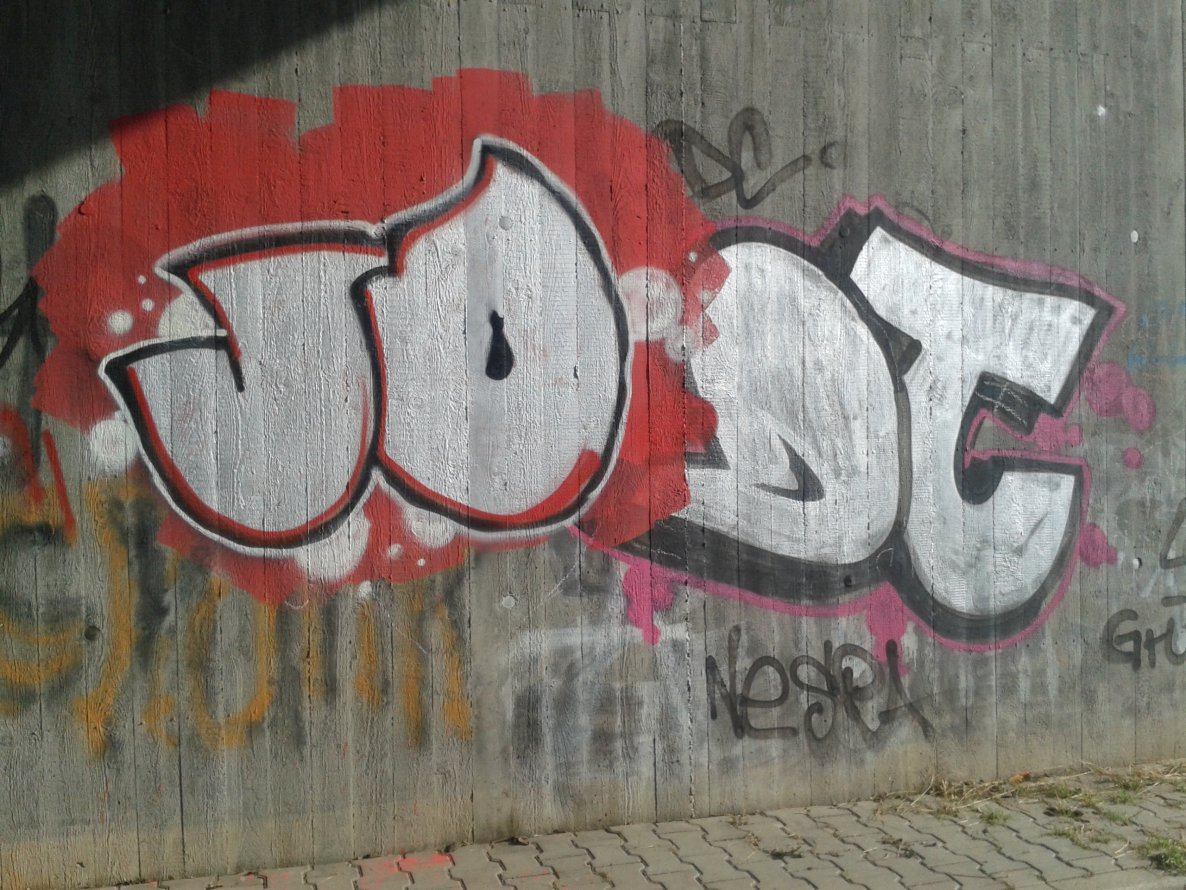 Graffiti Wall - Photo by Handykamera