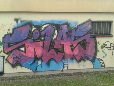 Graffiti Bombing - Photo by Handykamera