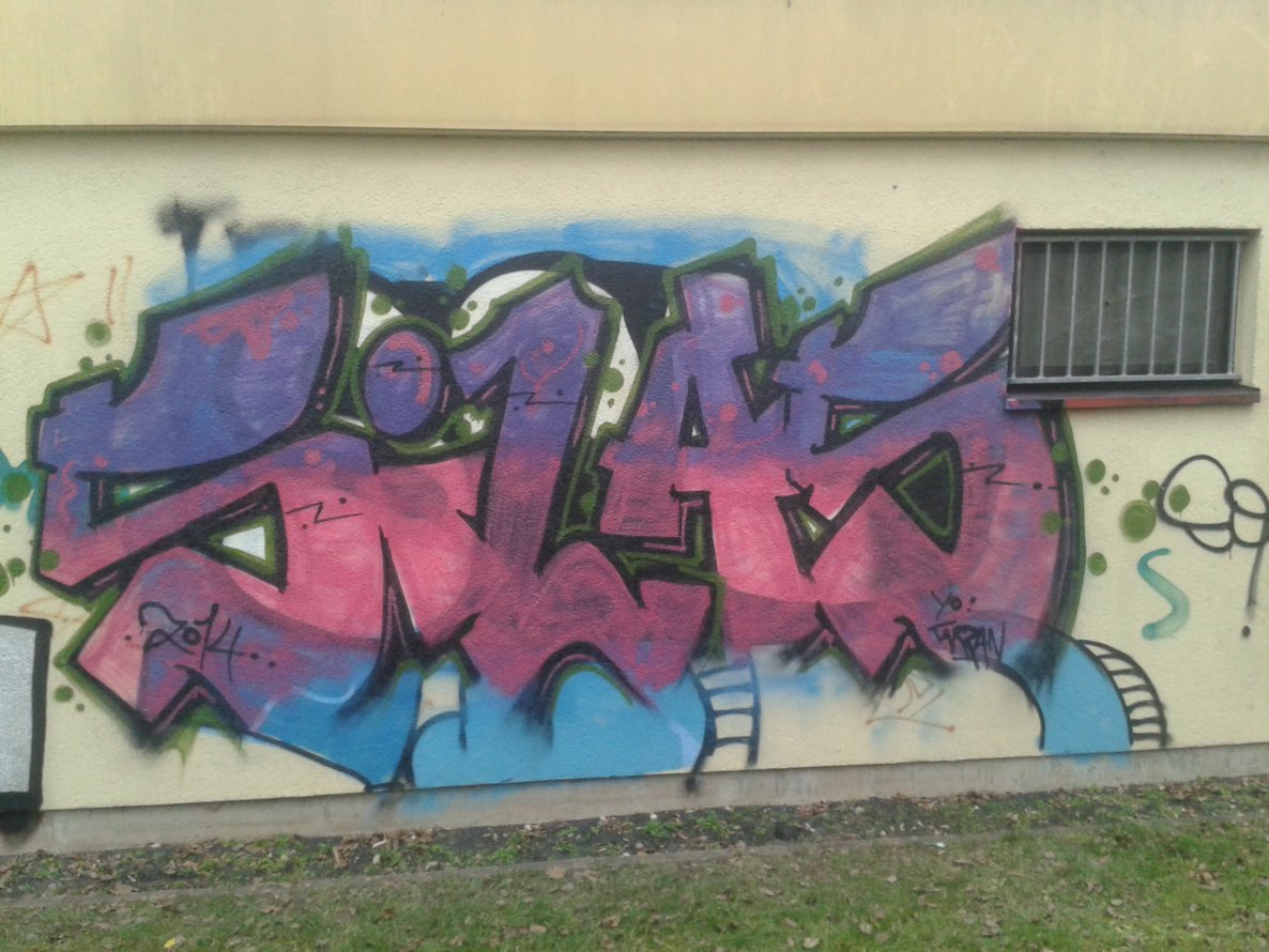 Graffiti Bombing - Photo by Handykamera