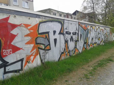 Graffiti Wall in Langen (Hessen) - Photo by Handykamera - Bud, Maske
