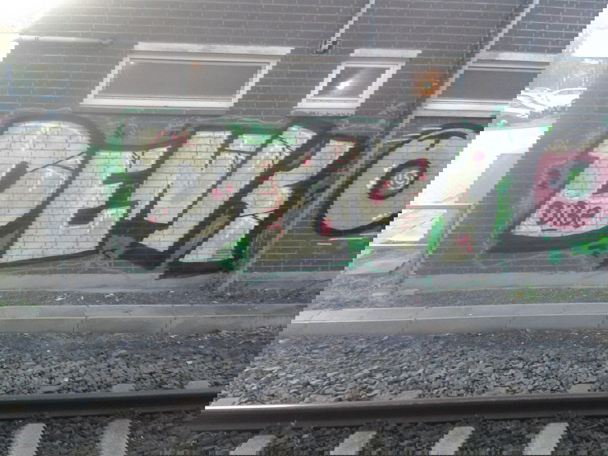 Graffiti Wall - Photo by Handykamera - denk, DENK