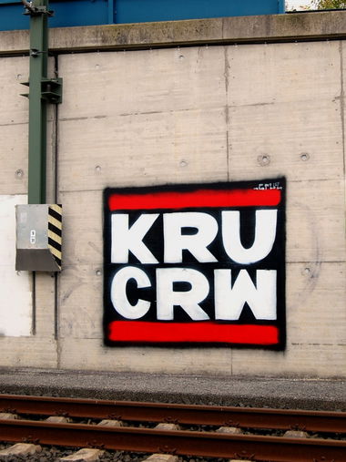 Graffiti Bombing - Photo by HansFirlefanz - cru, crew, crue