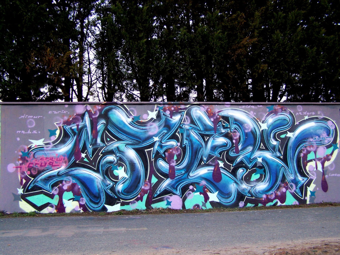 Graffiti Wall - Photo by HansFirlefanz - cru, crew, crue