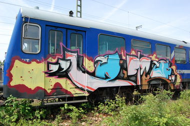Graffiti Train - Photo by HansFirlefanz - zitro, zitrone, kmc