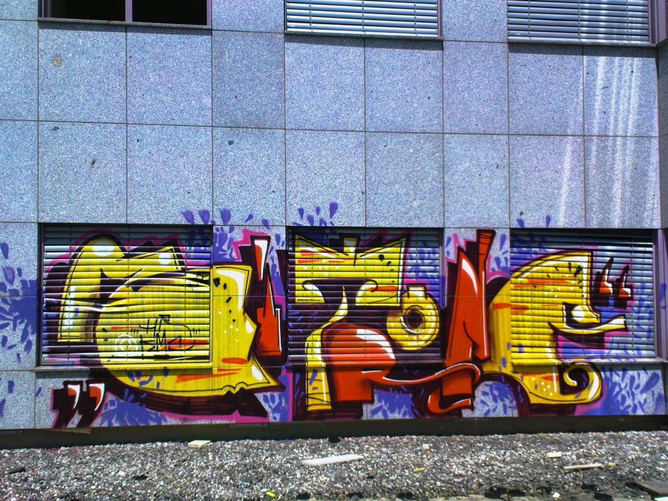 Graffiti Bombing - Photo by HansFirlefanz - zitrone, zitro, rwrz