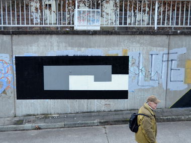 Graffiti Bombing - Photo by HansFirlefanz - cru, crue, crew