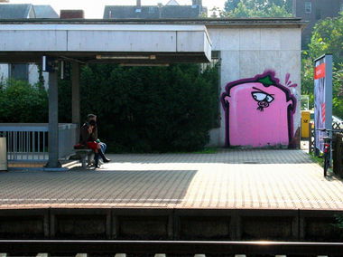 Graffiti Bombing - Photo by HansFirlefanz - oink