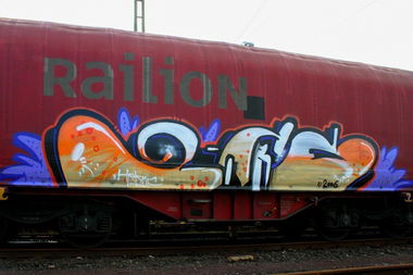 Graffiti Train - Photo by HansFirlefanz - zitro, zitrone, rwrz