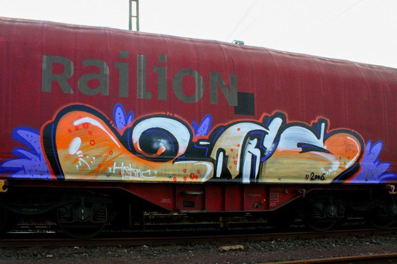 Graffiti Train - Photo by HansFirlefanz - zitro, zitrone, rwrz
