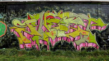 Graffiti Wall - Photo by Hansa82 - SWEE, WIR, CREW