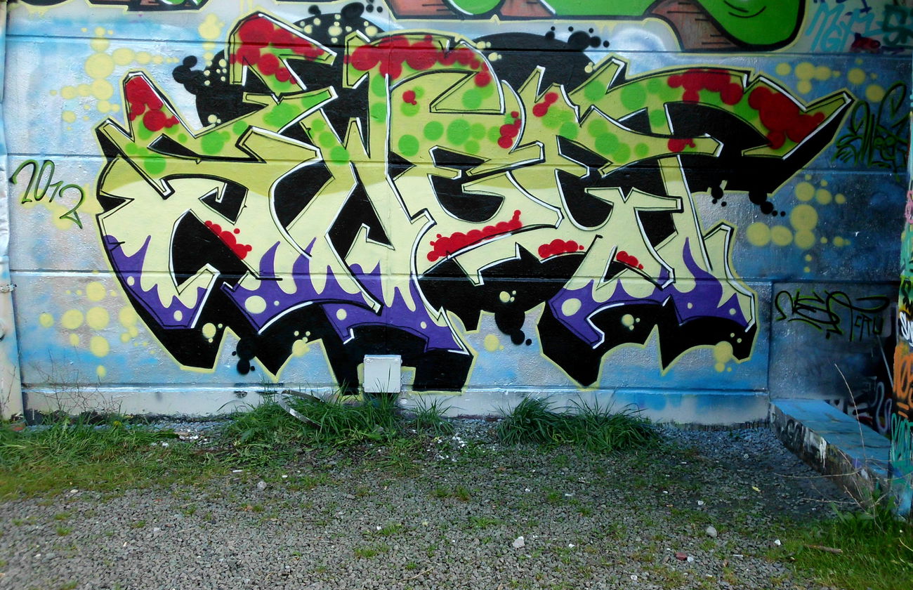 Graffiti Wall - Photo by Hansa82 - SWEETSwEEtSWeet (2012)