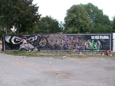 Graffiti Wall - Photo by HarzPiraten - 3xObey, Toifl, Heis (2011)