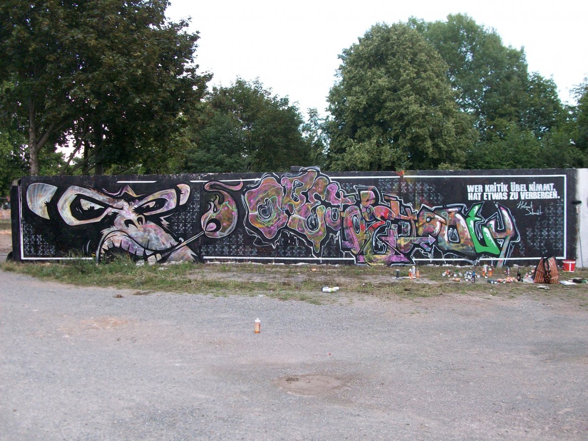 Graffiti Wall - Photo by HarzPiraten - 3xObey, Toifl, Heis (2011)