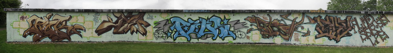 Graffiti Wall in Magdeburg - Photo by HarzPiraten - Pick, Atze, Pils (2009)